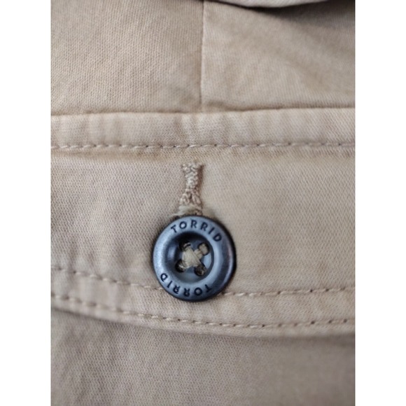 Torrid Pants Women's Size 10 Khaki Beige Tan Belted Tie Front Utility Capris - Picture 6 of 9